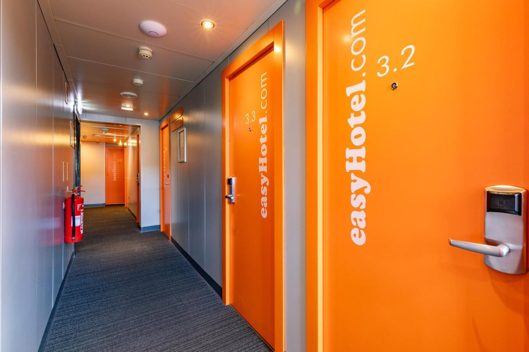 Easyhotel Edinburgh — Photos 1
